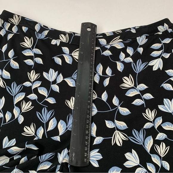 J Jill Wearable Full Leg Cropped Pants Lage Petite Pull On Black Blue Floral - Picture 9 of 10